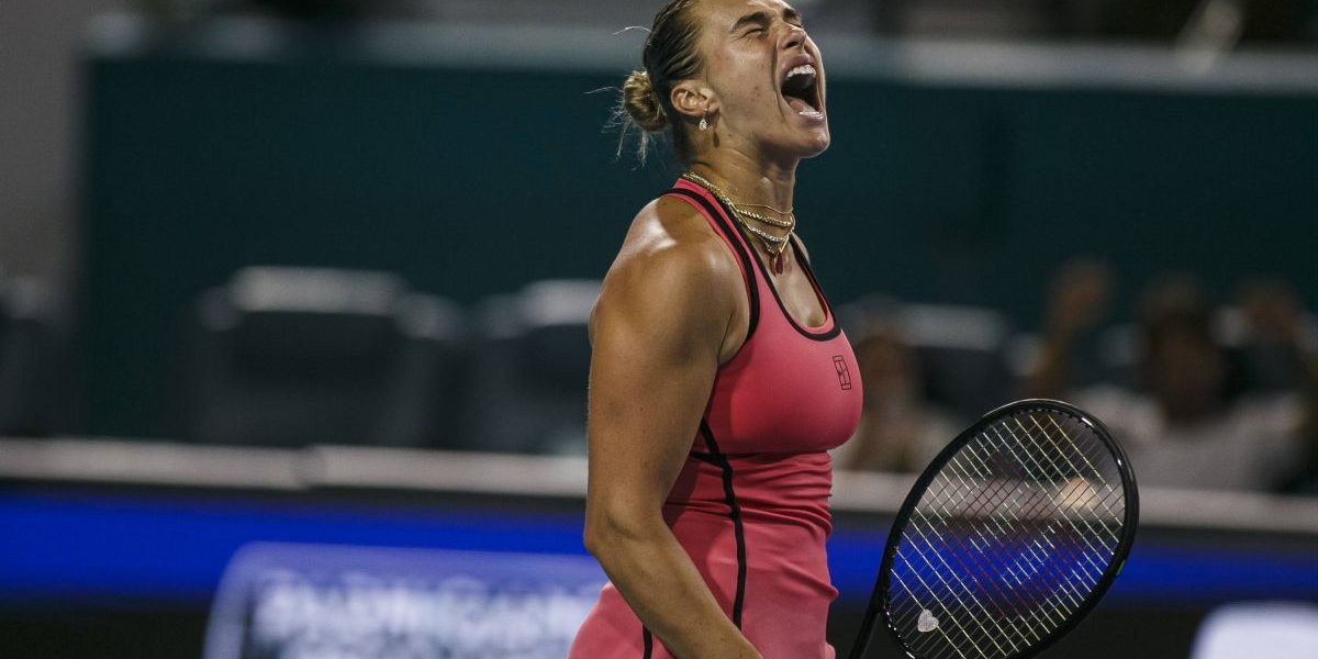 Aryna Sabalenka, un nou triumf în rivalitatea cu Elena Rybakina! Bielorusa e în finala Miami Open
