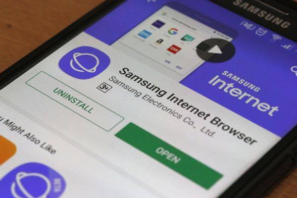 Samsung browser primește multitasking și funcții ai cu One UI 9