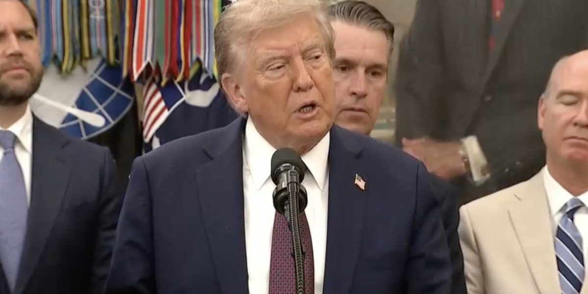 Trump ia în calcul înarmarea grupurilor de opoziție din Iran Casa Albă ar putea schimba abordarea față de Iran, conform unor informații apărute în presa internațională