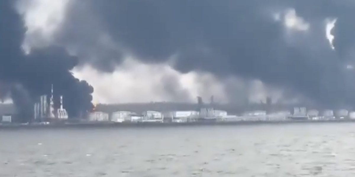 Avertisment de forță majoră pentru exporturile de petrol rusești, pe fondul atacurilor ucrainene Producătorii ruși de petrol avertizează cumpărătorii cu privire la posibilitatea declarării forței majore pentru livrările din principalele porturi de la Marea Baltică