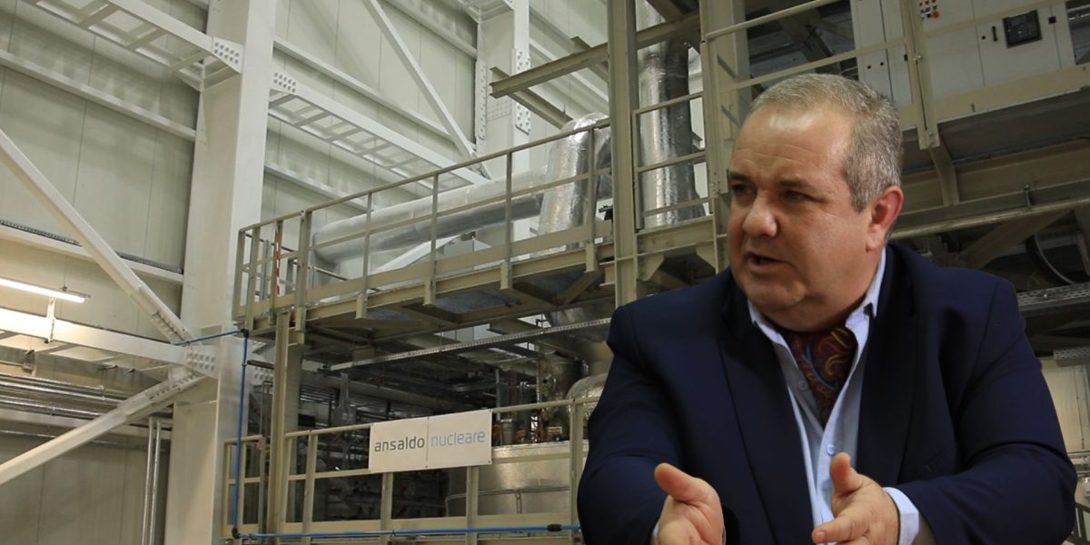 Un reactor nuclear de generația a IV-a prinde contur la Mioveni La Mioveni, pe platforma Institutului de Cercetări Nucleare, România construiește un reactor demonstrator de ultimă generație, un proiect tehnologic cu potențialul de a transforma radical sectorul energetic național