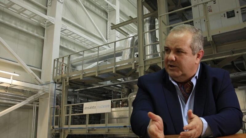 România face pași importanți în domeniul energiei nucleare: reactorul ALFRED, un proiect ambițios la Mioveni Proiectul ALFRED, un reactor nuclear de generația a IV-a răcit cu plumb topit, reprezintă cel mai ambițios proiect tehnologic al României contemporane, conform informațiilor obținute de la experți în domeniu