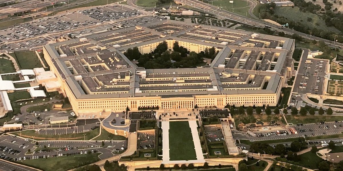 Pentagonul numește un nou director pentru date, cu accent pe inteligența artificială Departamentul Apărării al Statelor Unite a anunțat numirea lui Gavin Kliger în funcția de director principal pentru date, o poziție cheie care îl va plasa în centrul inițiativelor Pentagonului în domeniul inteligenței artificiale (AI)