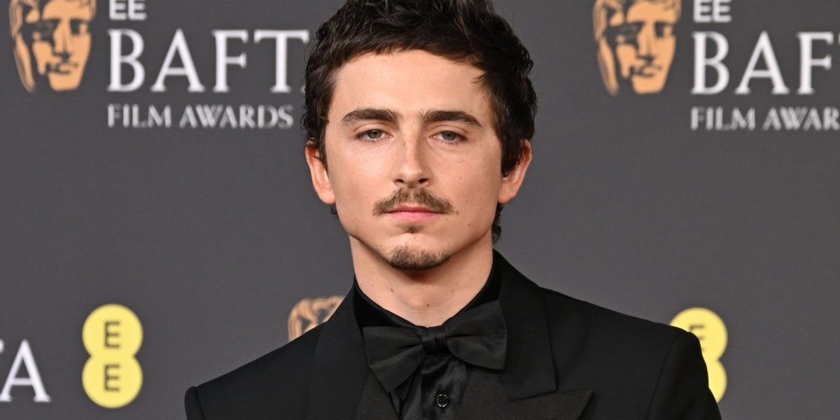 Timothée Chalamet: redefinirea masculinității în cinema și reacția publicului tânăr La doar 29 de ani, actorul americano-francez Timothée Chalamet a devenit una dintre figurile dominante ale industriei cinematografice, marcând o schimbare profundă în felul în care masculinitatea este reprezentată pe marele ecran