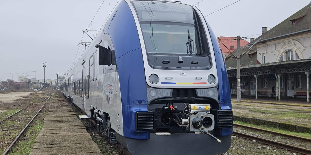 Trenurile poloneze PESA, recepționate de ARF, așteaptă centrele de mentenanță pentru a intra în circulație Autoritatea pentru Reformă Feroviară (ARF) a recepționat două rame electrice PESA în data de 4 martie, însă punerea în funcțiune a acestora este tergiversată
