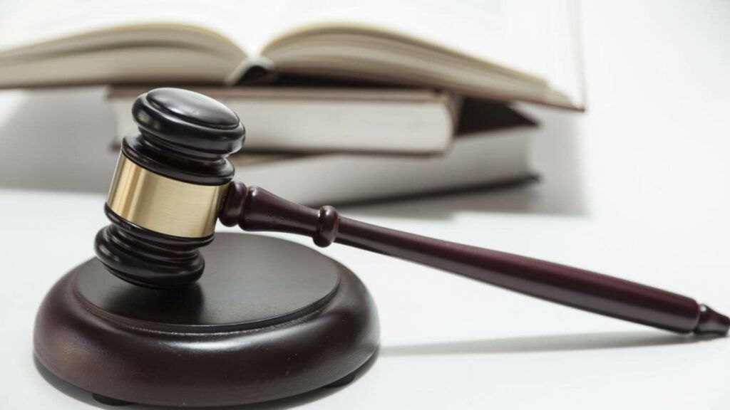 Verdict dur pentru agresarea unui medic: un bărbat va petrece peste doi ani în închisoare Judecătoria Fetești a pronunțat o sentință istorică, condamnând un bărbat la închisoare pentru agresarea unui medic