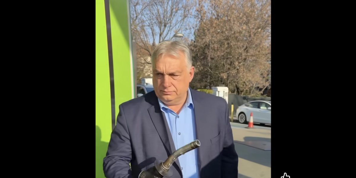 Orbán promite prețuri stabile la combustibil, dar doar pentru unguri, în plină campanie electorală Premierul ungar Viktor Orbán, aflat în plină campanie electorală, a promis că prețul combustibilului va rămâne „stabil” pentru cetățenii maghiari