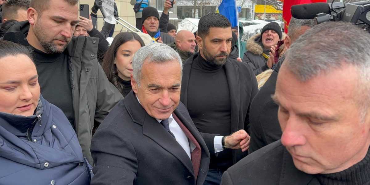 Ghiță, despre o vizită a lui Georgescu la Belgrad: „A venit să ceară ajutor” Fugarul Sebastian Ghiță a dezvăluit, printr-o înregistrare audio, că fostul candidat la președinție Călin Georgescu l-a vizitat la Belgrad în 2021, cu scopul de a obține sprijin pentru campania electorală din 2024