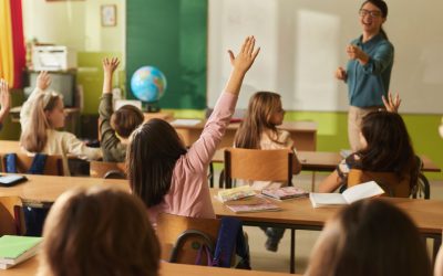 Vacanța elevilor în aprilie 2026: Cât timp stau acasă și când revin la școală?