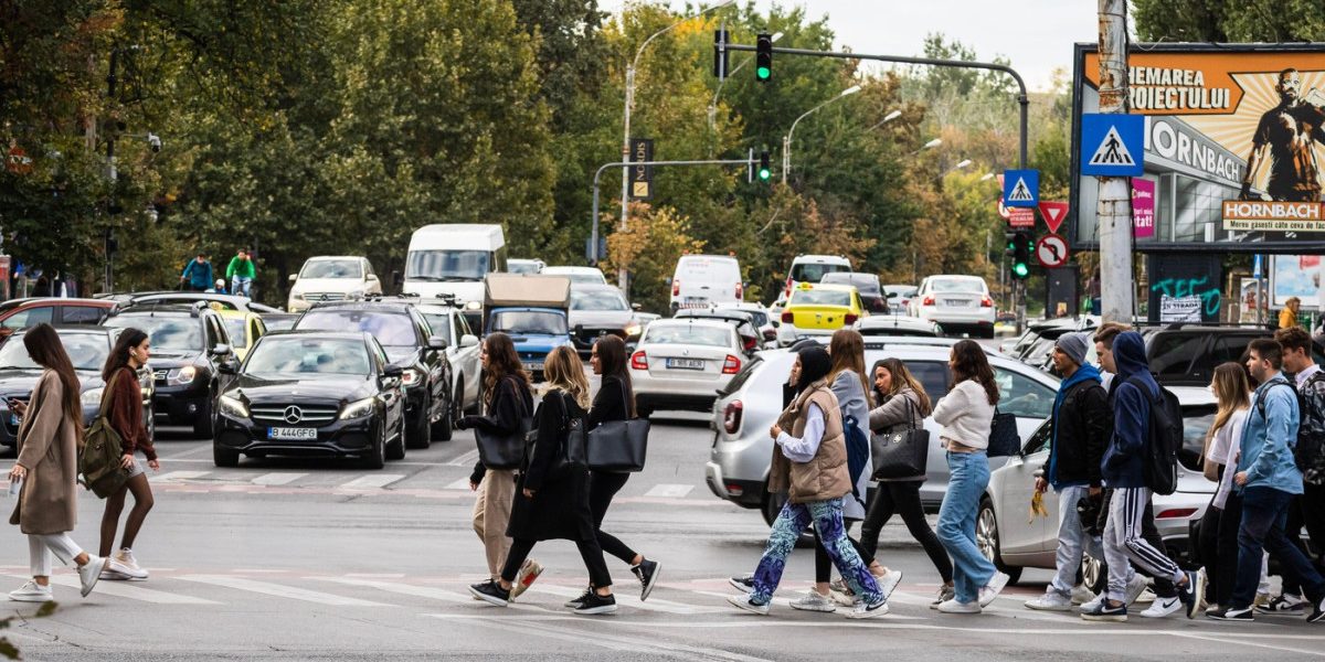 România, de la boom economic la recesiune: o analiză Bloomberg arată problemele țării România se confruntă cu o schimbare majoră de direcție economică, trecând de la o creștere rapidă la recesiune, arată o analiză Bloomberg