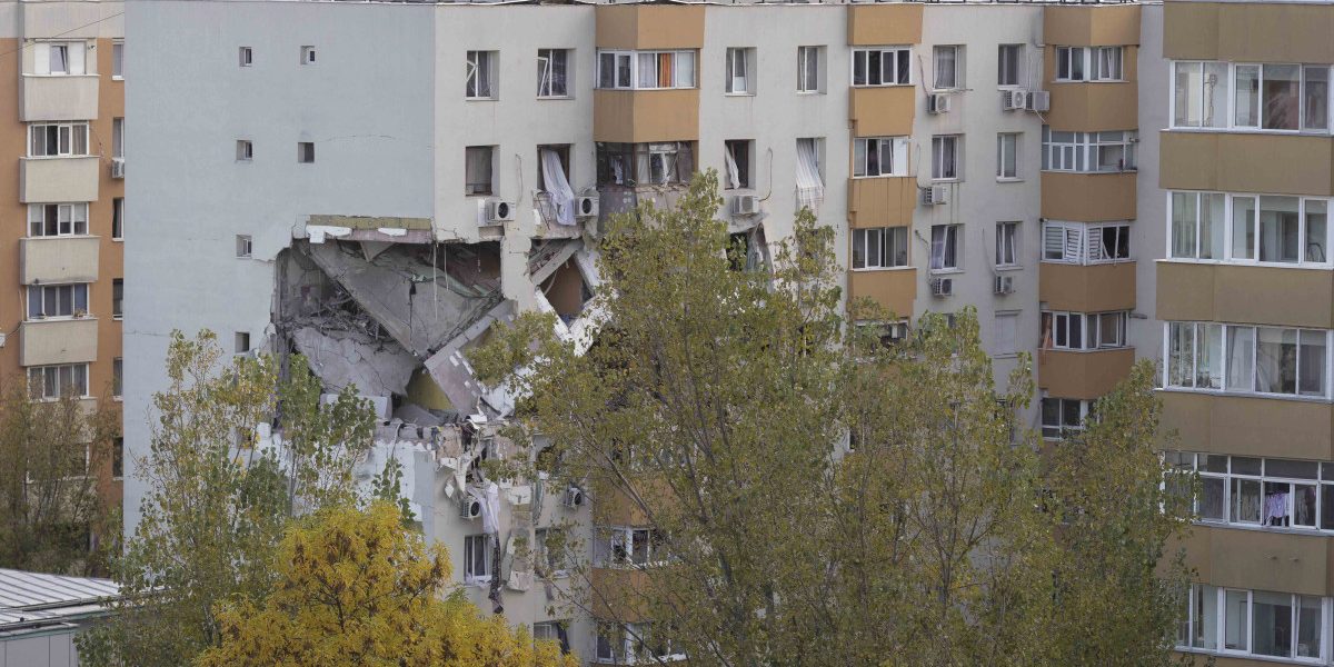 Sectorul 5 dă undă verde consolidării blocului din Rahova afectat de explozie Primăria Sectorului 5 a emis autorizația de construire pentru începerea lucrărilor de consolidare și punere în siguranță a blocului de pe strada Vicina, afectat de explozia din luna octombrie