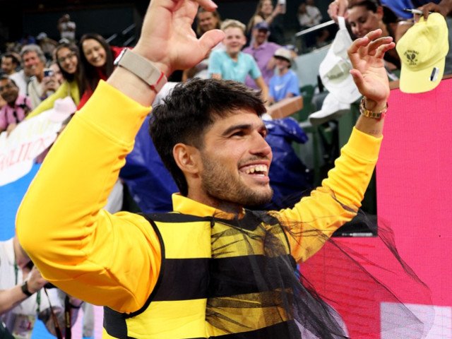 Alcaraz, costumat în albină la Indian Wells