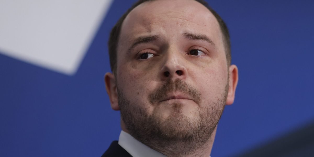 Fostul șef al centrului de arși de la Floreasca îl dă în judecată pe ministrul sănătății Medicul Tiberiu Paul Neagu, fostul coordonator al centrului pentru arși de la Spitalul Floreasca din București, a deschis un proces împotriva ministrului Sănătății