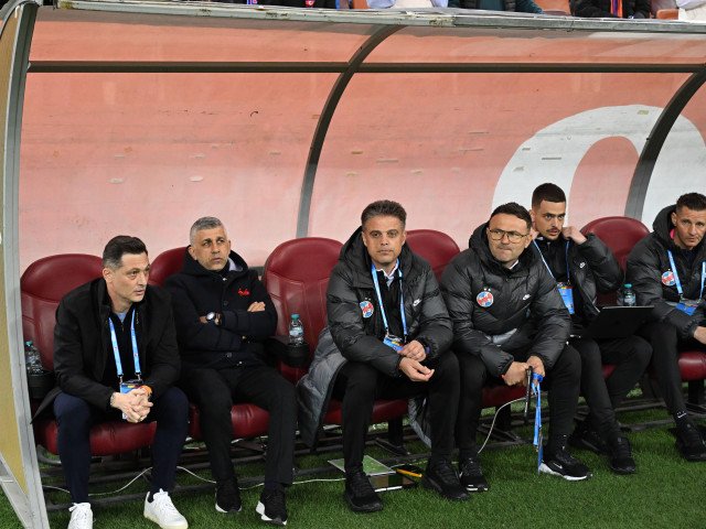 Rădoi, primit cu entuziasm pe Arena Națională la revenirea pe banca FCSB Mirel Rădoi a fost vedeta serii pe Arena Națională, la primul meci al FCSB de când a revenit pe banca tehnică a echipei