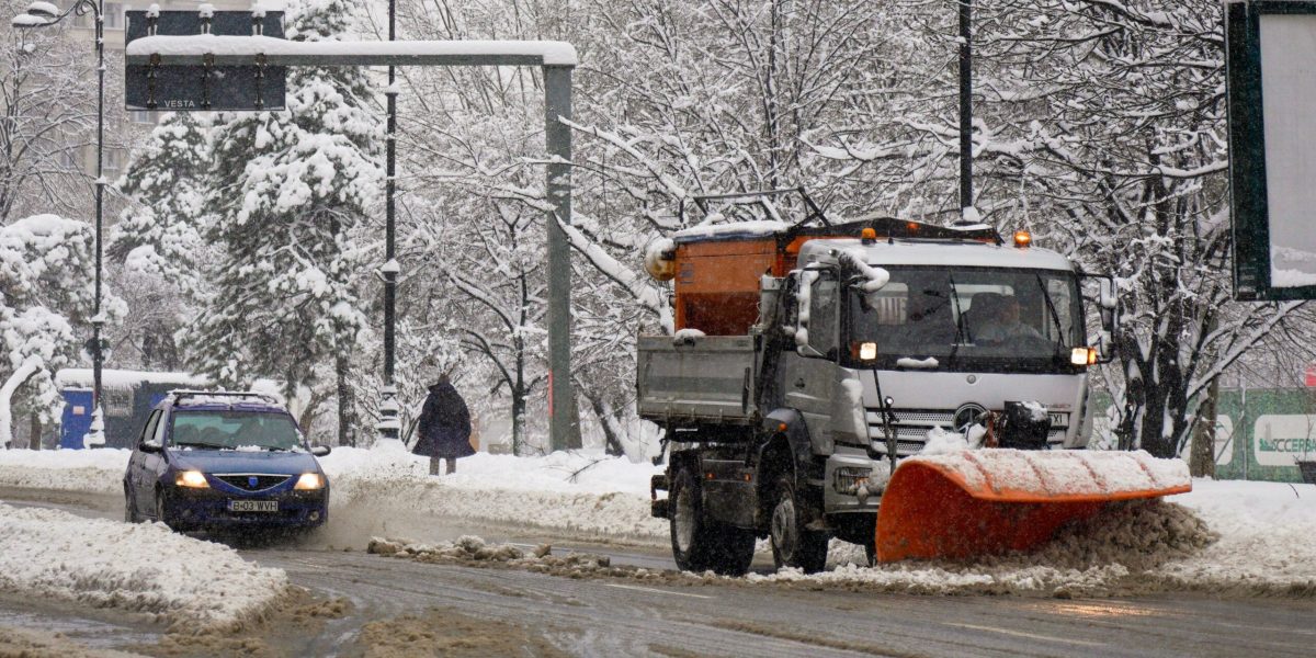 Bucureștiul, între promisiuni europene și realitatea poluantă Bucureștenii se confruntă cu o imagine tulburătoare a capitalei: străzi neglijate, aer poluat și un sistem de transport public învechit