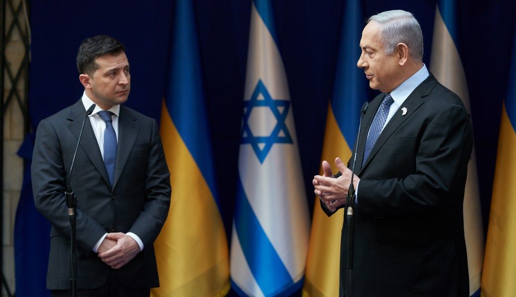 Netanyahu dorește discuții cu Zelenski despre experiența Ucrainei cu dronele iraniene Premierul israelian Benjamin Netanyahu a inițiat o solicitare pentru a dialoga cu președintele ucrainean Volodimir Zelenski, conform informațiilor obținute de la surse media