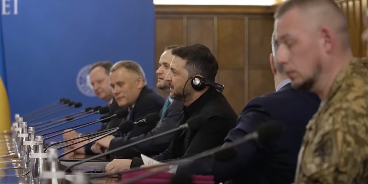 Zelenski vizitează baza aeriană de la Borcea, discutând despre sprijinul pentru Ucraina Președintele Ucrainei, Volodimir Zelenski, a vizitat Baza 86 Aeriană „Locotenent aviator Gheorghe Mociorniță” de la Borcea, județul Călărași