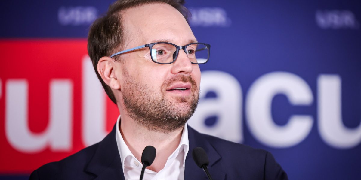 USR lansează proiectul „România 2036” și își asumă rolul de ”distrugător” al statu-quo-ului Uniunea Salvați România (USR) a prezentat, în cadrul Congresului Național de la Sibiu, proiectul strategic „România 2036”