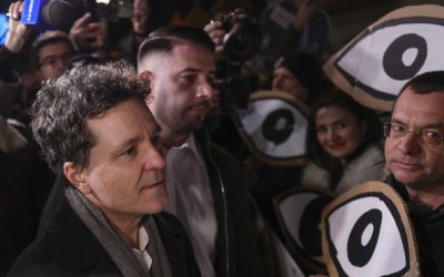 Proteste la Cotroceni: Organizațiile civice cer președintelui să respingă numirile pentru șefia marilor parchete București – Zeci de persoane au protestat vineri seară în fața Palatului Cotroceni, exprimându-și nemulțumirea față de propunerile pentru șefia marilor parchete, înaintate de ministrul Justiției