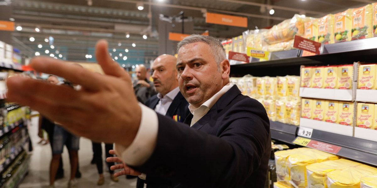 USR îl cheamă pe ministrul Agriculturii la raport, acuzat de plagiat Senatorul USR Ștefan Pălărie a anunțat că formațiunea politică îl va convoca pe Florin Barbu, ministrul Agriculturii, în cadrul „Orei Guvernului”