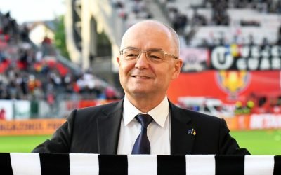 Bucurie mare la Cluj: U Cluj merge în play-off, iar Emil Boc laudă antrenorul Clujul s-a colorat în roșu, sâmbătă, după ce Universitatea Cluj și-a asigurat prezența în play-off-ul Superligii, în urma unei victorii categorice, 4-0, în fața celor de la Oțelul Galați