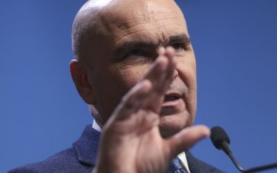 Bolojan anunță reguli noi privind cumulul pensiei cu salariul la stat Premierul Ilie Bolojan a anunțat că săptămâna viitoare va fi supus dezbaterii în cadrul Executivului proiectul de lege referitor la reglementarea cumulului pensiei cu salariul în sectorul public