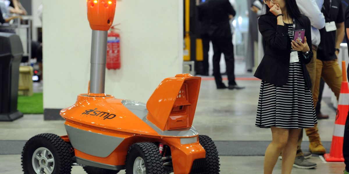 Robotizarea și risipa alimentară: o ecuație cu potențial nociv Lanțurile de aprovizionare cu alimente se bazează din ce în ce mai mult pe automatizare și inteligența artificială, de la recunoașterea produselor în depozite până la optimizarea transportului