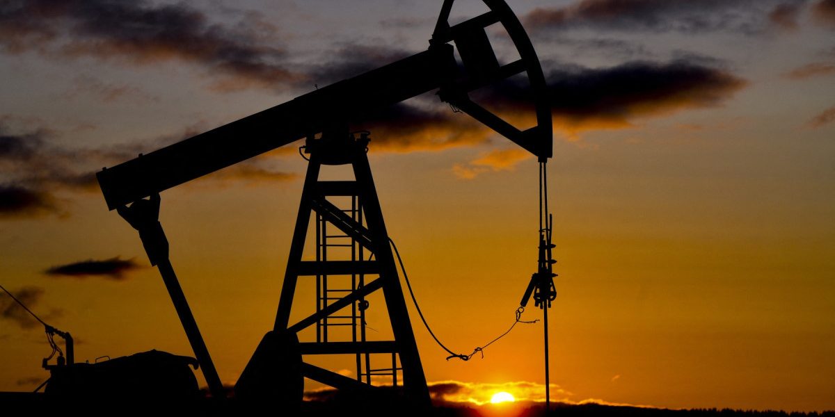 Kuwait reduce producția de petrol din cauza tensiunilor din Orientul Mijlociu Kuwait, una dintre țările cu rezerve importante de petrol, a început să reducă producția de petrol și a declarat stare de forță majoră, pe fondul conflictului prelungit dintre Statele Unite și Iran