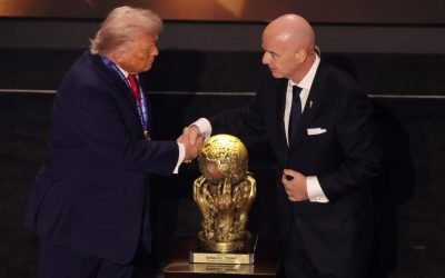 Iranul va juca la Cupa Mondială din SUA: Trump asigură participarea, în ciuda contextului politic Echipa națională de fotbal a Iranului va putea participa la Cupa Mondială din 2026, care va avea loc în Statele Unite, Canada și Mexic