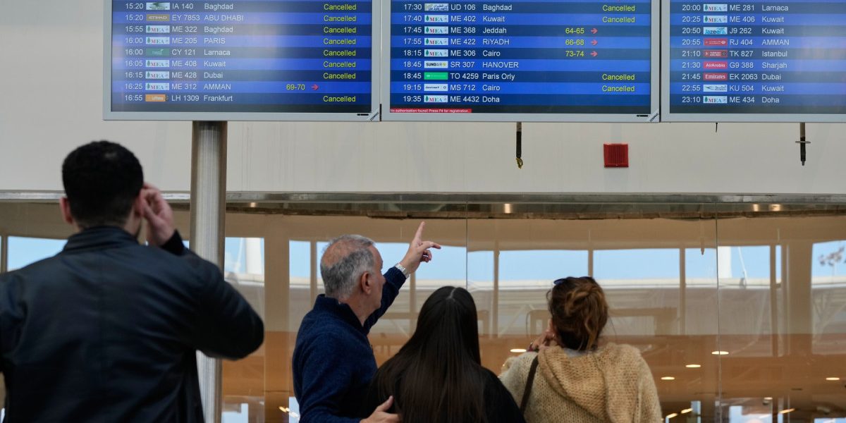 Haos aerian major: Mii de zboruri anulate, sute de mii de pasageri blocați