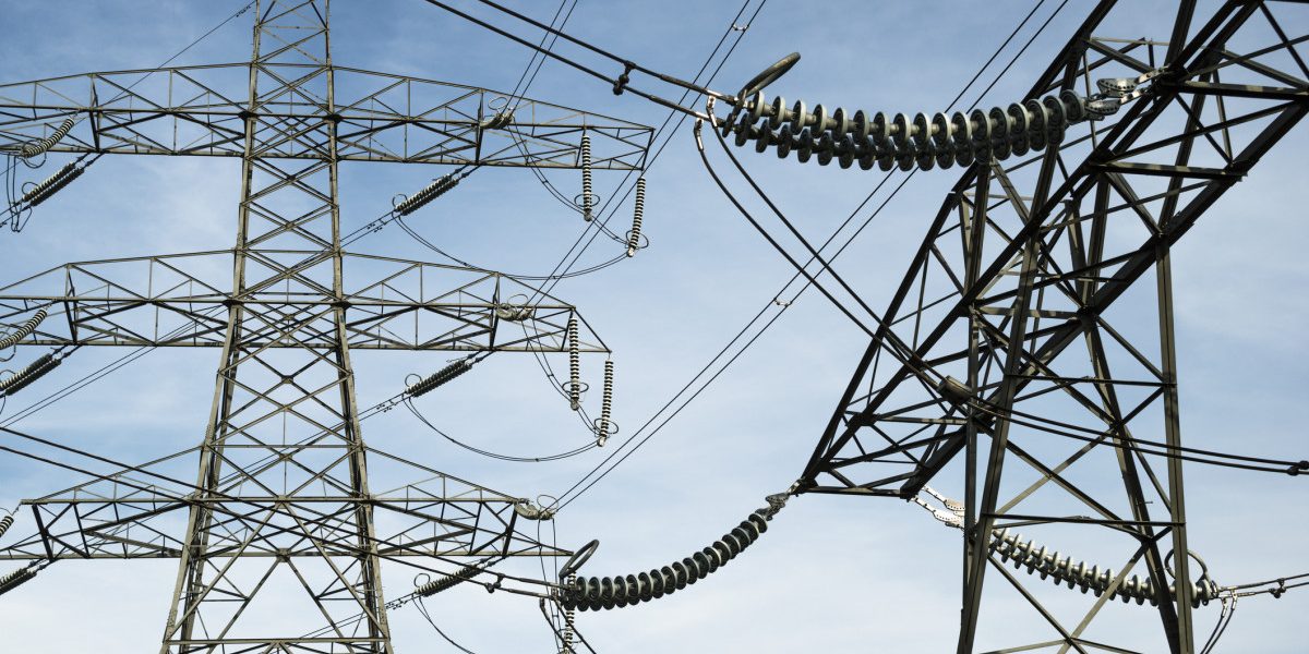 Un accident de muncă cu final neașteptat: un bărbat electrocutat renăscut după luni de spitalizare Un muncitor din județul Caraș-Severin a supraviețuit miraculos unui accident de muncă extrem de grav, transformând o experiență aproape fatală într-o poveste impresionantă despre recuperare