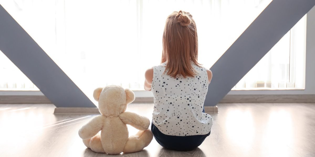 Nou comitet independent pentru cercetarea autismului, înființat în SUA Un nou comitet independent va fi înființat în Statele Unite pentru a stabili prioritățile în cercetarea autismului, oferind o alternativă la abordarea oficială