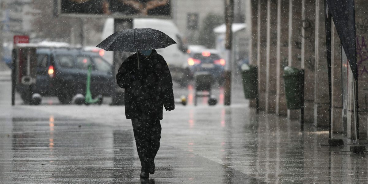 Vremea se schimbă: România, sub avertizări de vânt puternic, ploi și ninsori România se pregătește pentru o schimbare bruscă a vremii