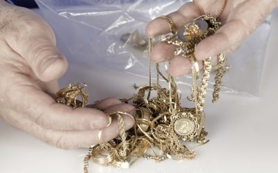 Afacere cu bijuterii fără acte: ANAF confiscă aur și diamante de 3,7 milioane lei Inspectorii antifraudă din cadrul ANAF au efectuat o razie într-o societate comercială din județul Călărași, unde au confiscat aproape șase kilograme de aur și diamante