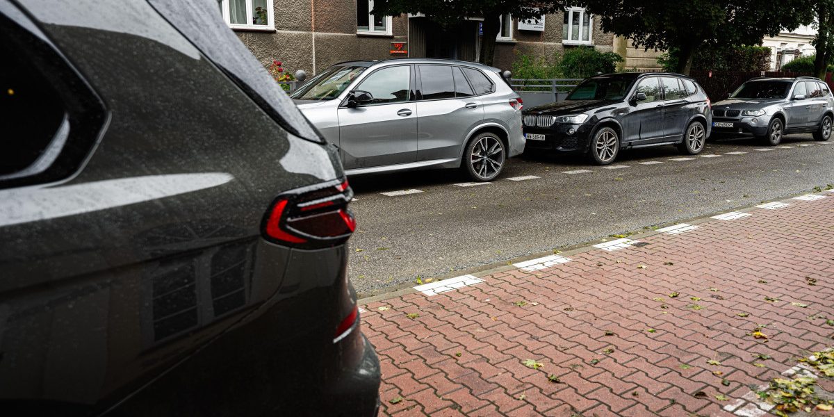 Slatina renunță la taxele suplimentare pentru mașini, dar pierde milioane de lei la buget Consiliul Local Slatina a aprobat vineri, într-o ședință extraordinară, eliminarea cotelor adiționale la impozitul pentru autovehicule