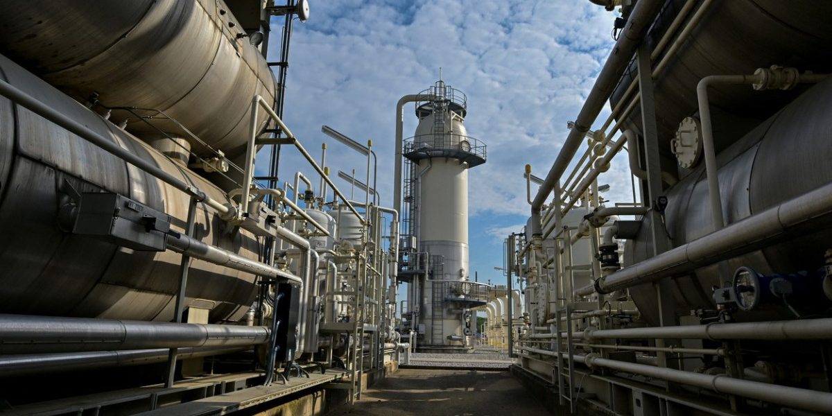 Explozia prețului la gaze lovește Europa: România, în așteptare Prețul gazelor naturale pe piața europeană a explodat, crescând cu până la 40% într-o singură zi și cu aproximativ 75% într-o săptămână la bursa din Amsterdam