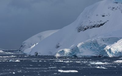 Banchiza antarctică dă semne de revenire, dar rămâne sub media ultimilor decenii Gheața marină din Antarctica pare să fi înregistrat o ușoară redresare în 2026, după ani de scăderi record, arată datele preliminare publicate de un observator american de referință