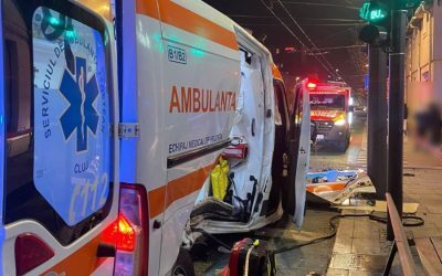 Rogobete: Ambulanțele nu pot fi lăsate în garaj din cauza crizei combustibililor Ministrul Sănătății, Alexandru Rogobete, a declarat că nu poate permite ca ambulanțele să fie oprite din cauza creșterii prețurilor la combustibili, subliniind diferența față de recomandările de a limita utilizarea autoturismelor personale