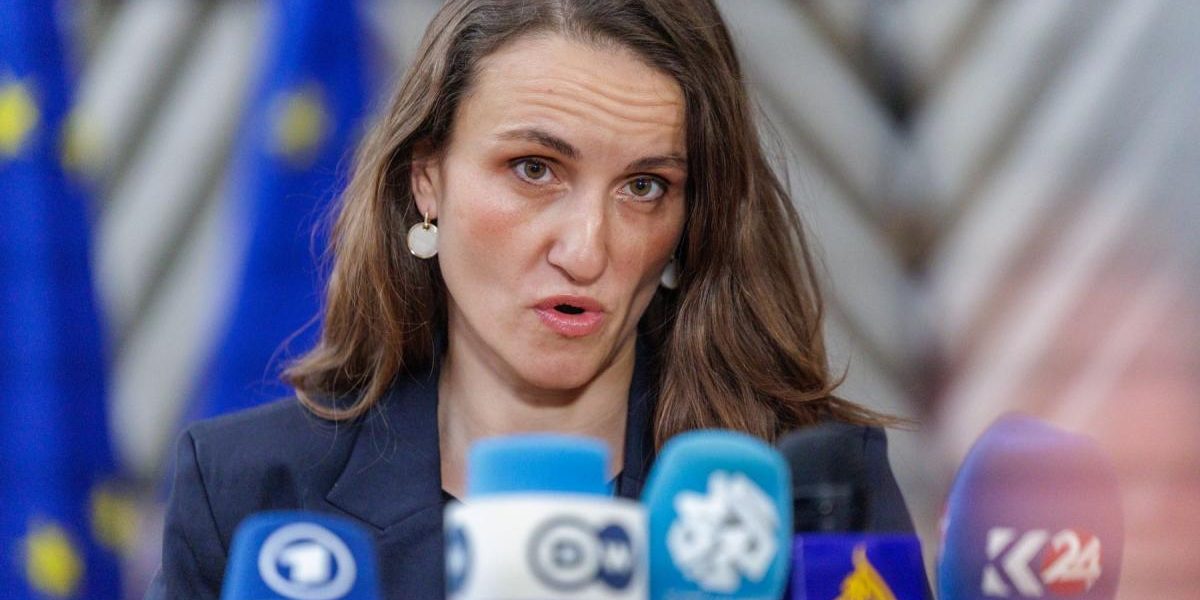 Irina Ponta, scoasă de pe lista de repatriere din Emirate: Acuzații grave între MAE și familia Ponta O dispută majoră a izbucnit între Ministerul Afacerilor Externe (MAE) și familia fostului premier Victor Ponta, după ce fiica acestuia, Irina, a fost eliminată de pe lista pasagerilor unui avion de repatriere din Emiratele Arabe Unite