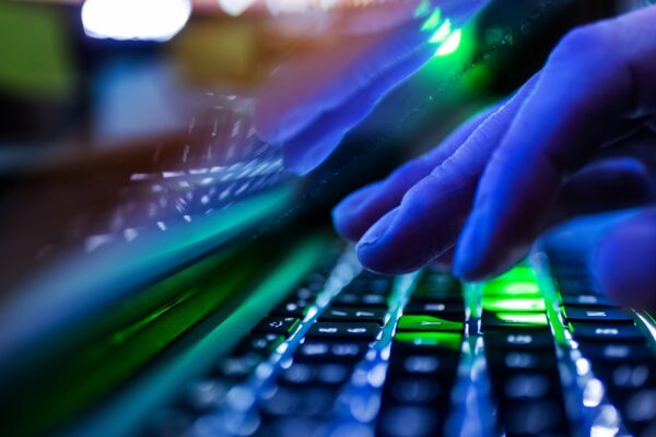 Alerte de fraudă online: DNSC avertizează cu privire la pagini false și promisiuni de investiții rapide București – Directoratul Național pentru Securitate Cibernetică (DNSC) trage un semnal de alarmă cu privire la o serie de tentative de fraudă care vizează utilizatorii de internet