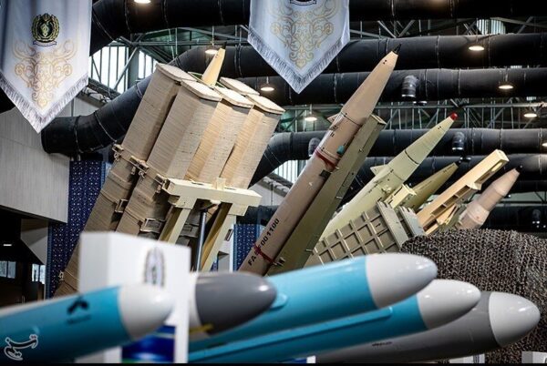 Iranul folosește locații civile pentru a ascunde și lansa rachete, arată un document secret O directivă internă a comandamentului de rachete al Gardienilor Revoluției (IRGC) din Iran, obținută de presa internațională, arată că utilizarea locațiilor civile pentru a ascunde și lansa rachete nu este o practică sporadică, ci o strategie bine structurată și integrată în planificarea militară