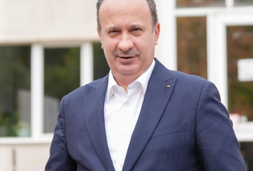 Câciu critică modul în care Bolojan și Țoiu gestionează crizele Deputatul PSD și fost ministru al Finanțelor, Adrian Câciu, a criticat public intervenția premierului Ilie Bolojan și a ministrei de Externe, Oana Țoiu, în contextul repatriierii cetățenilor români din Orientul Mijlociu