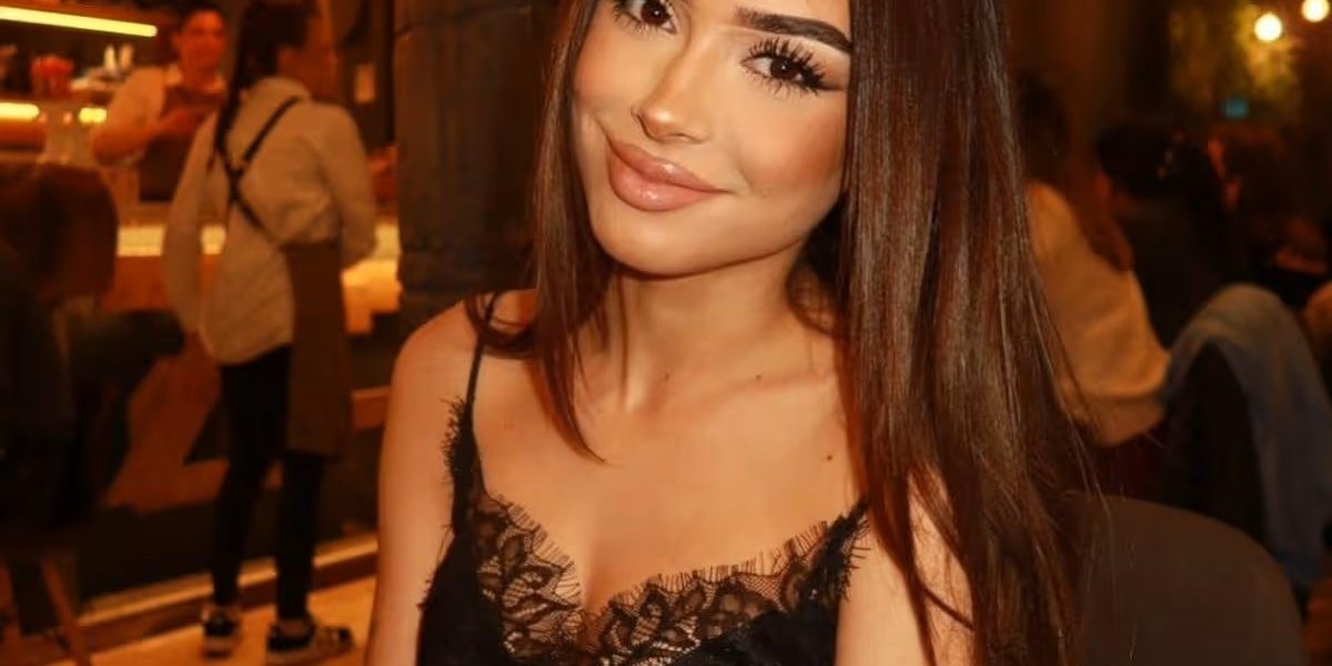 Garnacho, starul lui Chelsea, ar fi oferit un card de credit fără limită iubitei sale Fotbalistul argentinian Alejandro Garnacho, care evoluează pentru Chelsea, se află de câteva luni într-o relație cu modelul spaniol Adriana Lobaz