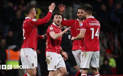 Sunderland a învins Swansea într-un meci spectaculos, cu un final dramatic Sunderland a învins Swansea cu scorul de 2-0, într-un meci din campionat marcat de ocazii ratate și o repriză secundă vibrantă