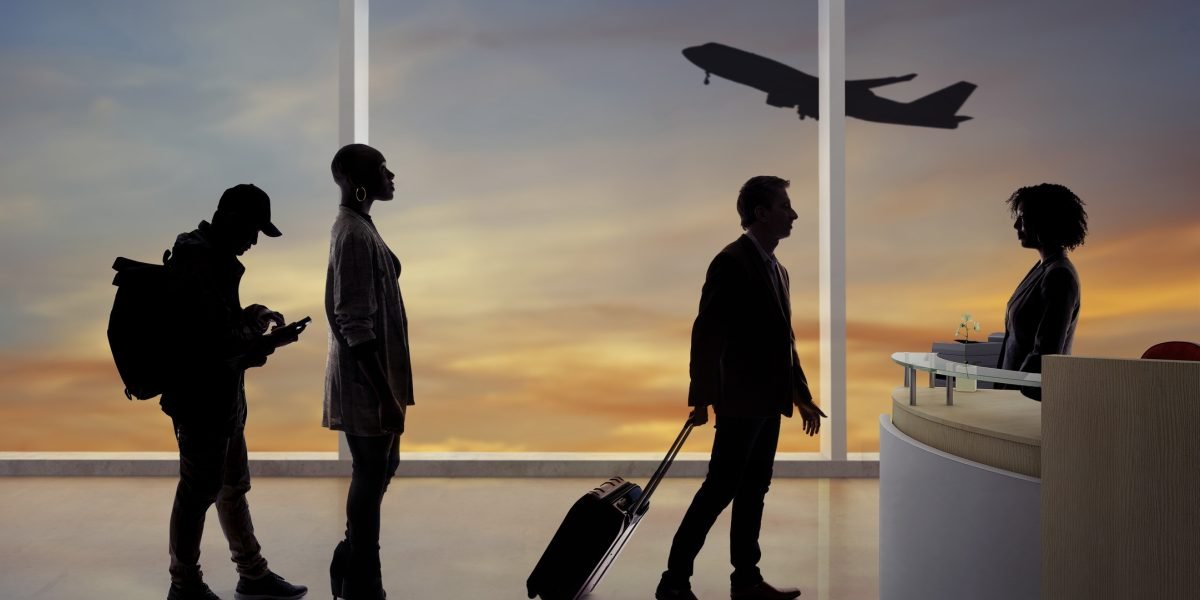 Tensiunile din Orientul Mijlociu alimentează scumpirea biletelor de avion Creșterea prețului petrolului, pe fondul tensiunilor geopolitice din Orientul Mijlociu, ar putea duce la scumpirea biletelor de avion