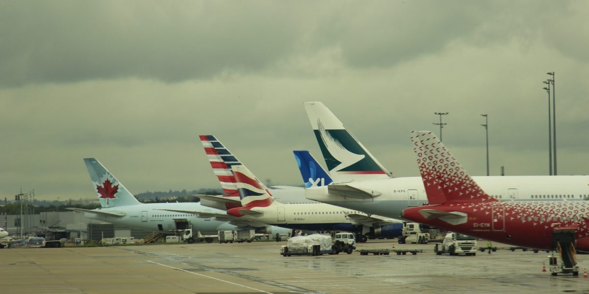 Schimbări majore pentru aviație: Războiul din Orientul Mijlociu afectează companiile aeriene