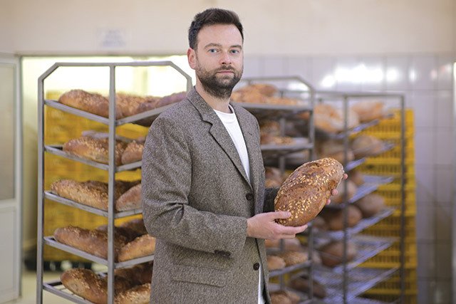 Frontera Trading vizează extinderea distribuției de panificație congelată Producătorul de panificație Frontera Trading, cu afaceri de 62 de milioane de lei în 2025, își propune să crească distribuția produselor sale congelate