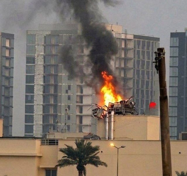 Atac asupra ambasadei americane din Bagdad, pe fondul tensiunilor regionale Ambasada Statelor Unite ale Americii din Bagdad a fost atacată sâmbătă, pe fondul unei escaladări a tensiunilor în Irak