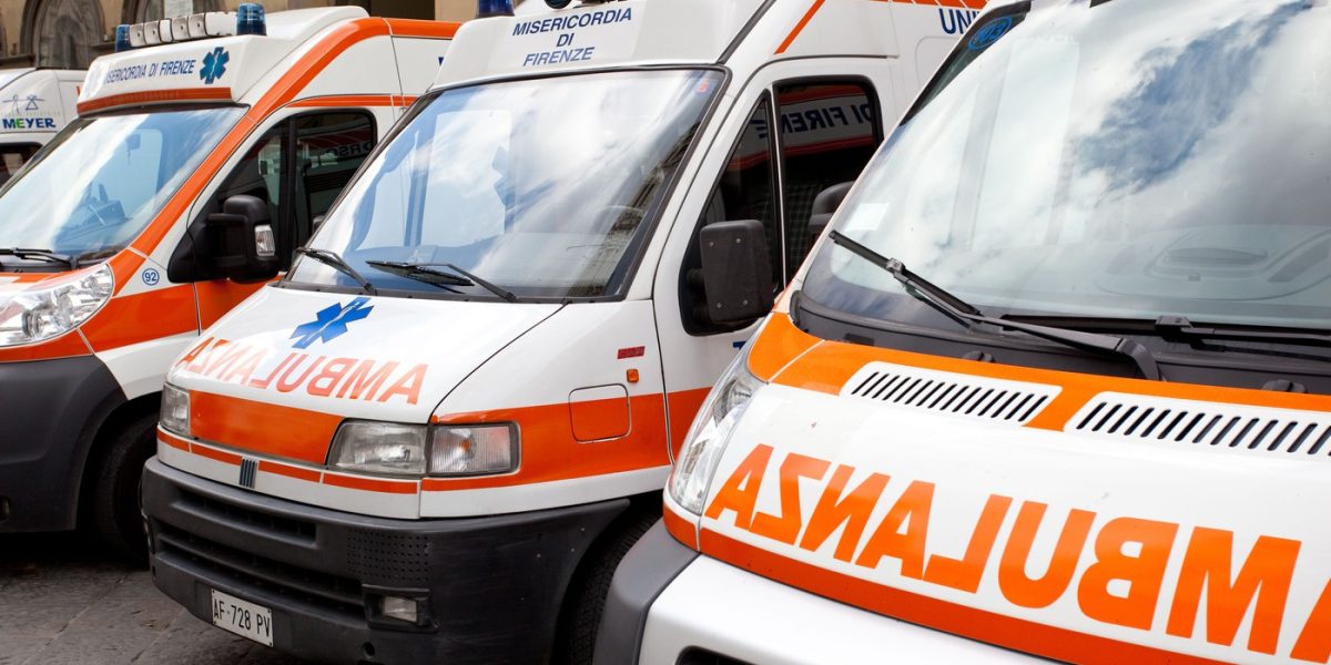 Șofer de ambulanță italian, suspectat de uciderea a cinci pacienți în timpul transportului Un șofer de ambulanță din Italia este anchetat pentru suspiciuni de omor calificat, fiind suspectat că ar fi ucis cinci pacienți în timpul transporturilor medicale