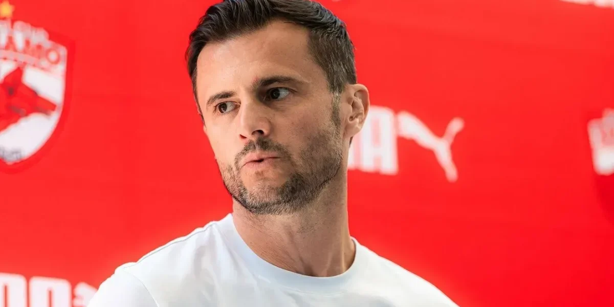 Lupta pentru Comitetul Executiv al FRF: Andrei Nicolescu, Valeriu Argăseală și Alexandru Meszar, pe lista candidaților Federația Română de Fotbal a validat candidaturile pentru funcțiile de conducere, dezvăluind numele celor care vor concura pentru un loc în Comitetul Executiv